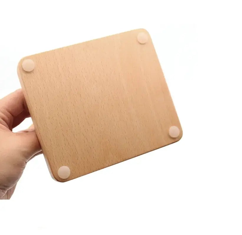 Flexible headrest prevents headphone deformation.