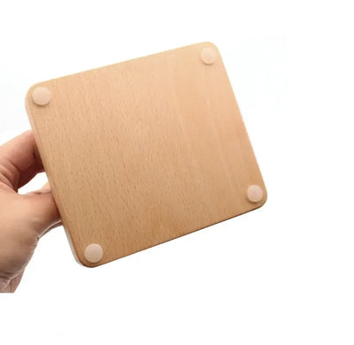Flexible headrest prevents headphone deformation.